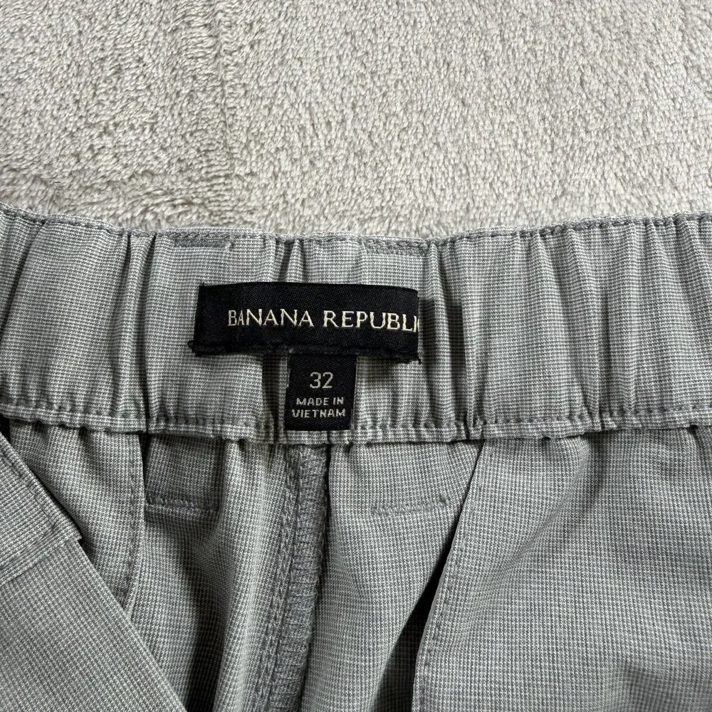 Banana Republic Mens Chino Shorts Size 32 Gray Elastic Waist Casual Summer